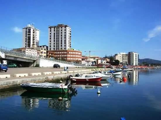 Lux Room Olbia 0*,