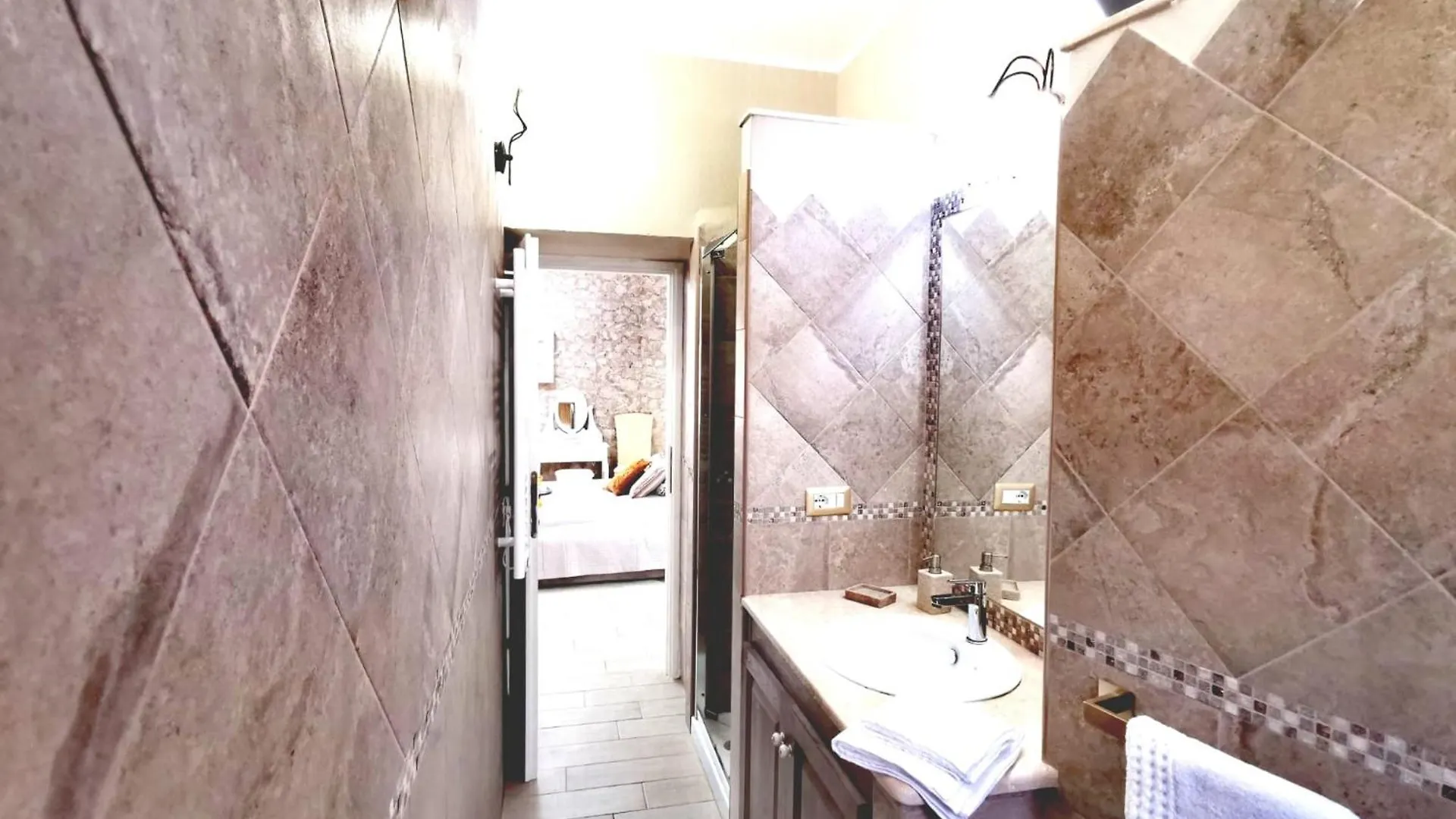 Guest house Lux Room Olbia Italy
